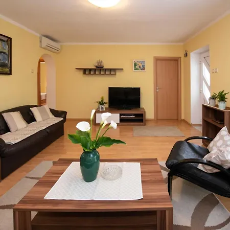 Apartment Elegant With Terrace - One Bedroom With Terrace